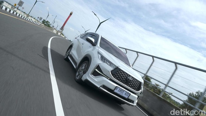 Array,Mobil Hybrid Paling Laku Mei 2025: Alphard Cs Naik, Innova Zenix Tak Terkejar