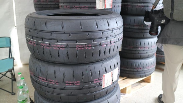 Array,Penjualan Mobil Turun Berimbas ke Pabrikan Ban?